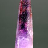 Quartz (variety amethyst) with inclusions of Goethite
6.7 x 2.5 cm
(Autor: Don Lum)