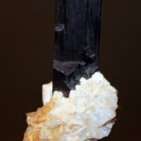 Riebeckite
6.2 x 3.5 x 1.4 cm
(Autor: Don Lum)