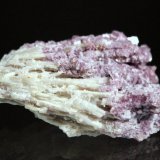 Fluorite, Barite pseudomorph after Laumontite
7.5 x 4.5 cm
(Autor: Don Lum)