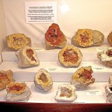 Calcite on Dolomite. Sphalerite and Barite
variously sized geodes
(Autor: Bob Harman)