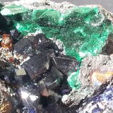 Azurite and Malachite on Cuprite
8 x 5 cm
(Autor: Volkmar Stingl)