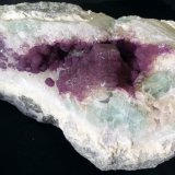 Fluorite on druzy Quartz
15 x 9 x 6 cm
(Autor: Volkmar Stingl)