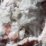 Analcime, 'Apophyllite', Datolite, Calcite
7,5 x 7,5 cm
(Autor: Volkmar Stingl)