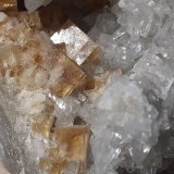 Fluorite, Calcite
8 x 4 cm
(Autor: Volkmar Stingl)