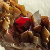Cinnabar, Siderite
4 x 3 cm
(Autor: Volkmar Stingl)