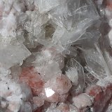Analcime, 'Apophyllite', Datolite, Calcite
8 x 7 cm
(Autor: Volkmar Stingl)