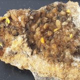 Boltwoodite, Calcite
6 x 5 cm
(Autor: Volkmar Stingl)