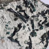 Atacamite, Halloysite
9 x 3,5 cm
(Autor: Volkmar Stingl)