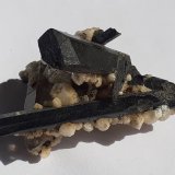 Aegirine, Orthoclase
4,5 x 3 cm
(Autor: Volkmar Stingl)