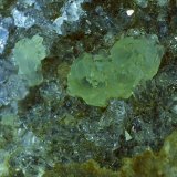 Prehnite, Quartz
FoV 1,4 x 1,0 cm
(Autor: Volkmar Stingl)