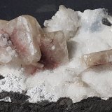 Apophyllite (Group), Stilbite (Group), Quartz
9,5 x 7 cm
(Autor: Volkmar Stingl)