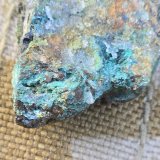 Crysoocolla, arsenopyrite
2cm
(Autor: Forrestblyth)