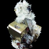 Tetrahedrite, Pyrite, Quartz, Sphalerite
77 mm x 71 mm x 54 mm. Tetrahedrite crystal: 24 mm on edge. Major pyrite crystal: 26 mm on edge
(Autor: Carles Millan)