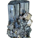Bournonite, Scheelite
37mm x 21mm. Bournonite crystal: 33.0mm tall, 18.5mm wide. Major scheelite crystal: 7mm tall
(Autor: Carles Millan)