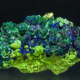 Azurite, Malachite, and Bayldonite
2.9 x 4.0 x 6.8 cm
(Autor: Michael Shaw)