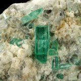 Beryl (variety emerald), Calcite, Aragonite
80x70x65mm, main xl=18mm
(Autor: Fiebre Verde)