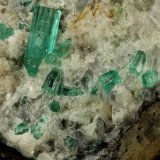 Beryl (variety emerald), Calcite, Aragonite
80x70x65mm, main xl=18mm
(Autor: Fiebre Verde)