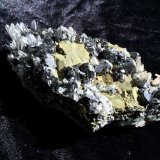 Sphalerite, Chalcopyrite, Quartz
130 mm X 55 mm X 45 mm
(Autor: Robert Seitz)
