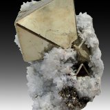 Pyrite, Quartz
102 x 70 x 40, largest crystal: 53 mm vertex to vertex, mass: 314 g.
(Autor: Carles Millan)