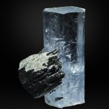 Beryl (variety aquamarine)
15 x 10 x 5 mm
(Autor: Rob Schnerr)