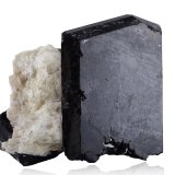 Hornblende
11.5	x 9.0 x 9.5 cm
(Autor: MIM Museum)