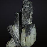 Ferberite
105 x 65 x 35 mm
(Autor: Rob Schnerr)