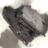 Wakefieldite-(Ce)
FOV = 2.3 mm
(Autor: Doug)