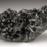 Manganite
110 mm x 54 mm x 39 mm. Largest crystal: 18 mm. Mass: 347 g
(Autor: Carles Millan)