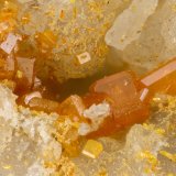 Wulfenite, Vanadinite
FOV = 2.1 mm
(Autor: Doug)