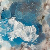 Morinite, Wavellite
FOV = 1.9 mm
(Autor: Doug)