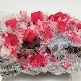 Rhodochrosite, Quartz
91mm x 57 mm x 45 mm - Main crystal: 10 mm on edge - Mass: 254
(Autor: Carles Millan)