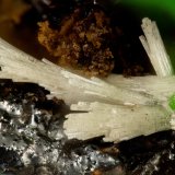 Cerussite, Conichalcite
FOV = 1.6 mm
(Autor: Doug)