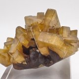 Barite, Fluorite
75 mm x 55 mm, main crystal: 28 mm on edge, mass: 268 g
(Autor: Carles Millan)
