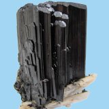 Ferberite, Quartz
63 mm x 54 mm x 28 mm. Major ferberite crystal: 41mm wide, 57mm tall. Mass: 233 g.
(Autor: Carles Millan)