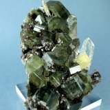 Fluorapatite, quartz, siderite, muscovite and calcite-dolomite
110mm x 72mm. Main fluorapatite crystal size: 30mm wide, 12mm tall. Main quartz crystal size: 41mm tall, 17mm wide
(Autor: Carles Millan)