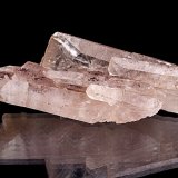 Baryte, Cinnabar
11 x 3,9 x 3,2 cm
(Autor: Niels Brouwer)