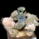 Beryl, Muscovite
100mm x 88mm x 76mm; main beryl crystal: 38mm tall (visible part) and 20mm wide
(Autor: Carles Millan)