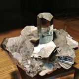 Beryl, Muscovite
100mm x 88mm x 76mm; main beryl crystal: 38mm tall (visible part) and 20mm wide
(Autor: Carles Millan)