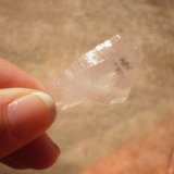 Quartz
3.8 cm high x 1 cm wide and 0.6 cm deep
(Autor: Reelgoodwoman)