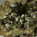 Andradite
H:5cm x W:5cm x D:3.5cm
(Autor: Adrian Pripoae)