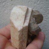 Microcline and Quartz
7 x 5 x 4 cm.
(Autor: ApitaAngel)