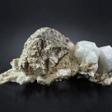 Beryllonite with Pollucite
60 x 35 x 27 cm / main crystal: 36.0 cm.
(Autor: MIM Museum)