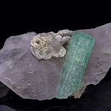 Beryl (variety emerald), Quartz, Calcite
9.8 x 5.3 cm
(Autor: am mizunaka)