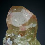 Fluorite
crystal is 3 cm across
(Autor: Jesse Fisher)