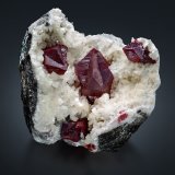 Cinnabar
9.5 x 8 x 10 cm / main crystal: 4.3 cm.
(Autor: MIM Museum)