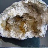 Celestine and minor Calcite on Quartz
geode is 6.5 cm and the celestine is 2.5 cm
(Autor: Bob Harman)