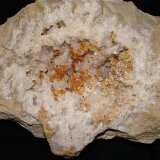 Dolomite on Quartz
geode cavity is about 15 cm
(Autor: Bob Harman)