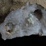 Malachite on Calcite on Quartz
calcites are 3 mm,  malachites are 1 mm
(Autor: Bob Harman)