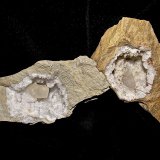 Calcite on Quartz
geodes 6.0 cm,  rhombohedral crystal 3.0 cm,  scalenohedral crystal 3.5 cm
(Autor: Bob Harman)
