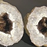 Quartz (variety smoky quartz) on Quartz (variety chalcedony)
Geode is 7 cm
(Autor: Bob Harman)
